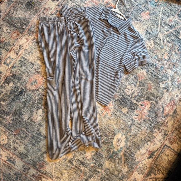 NWOT Active USA 🇺🇸Blue and White Striped Women's Set - Picture 5 of 5